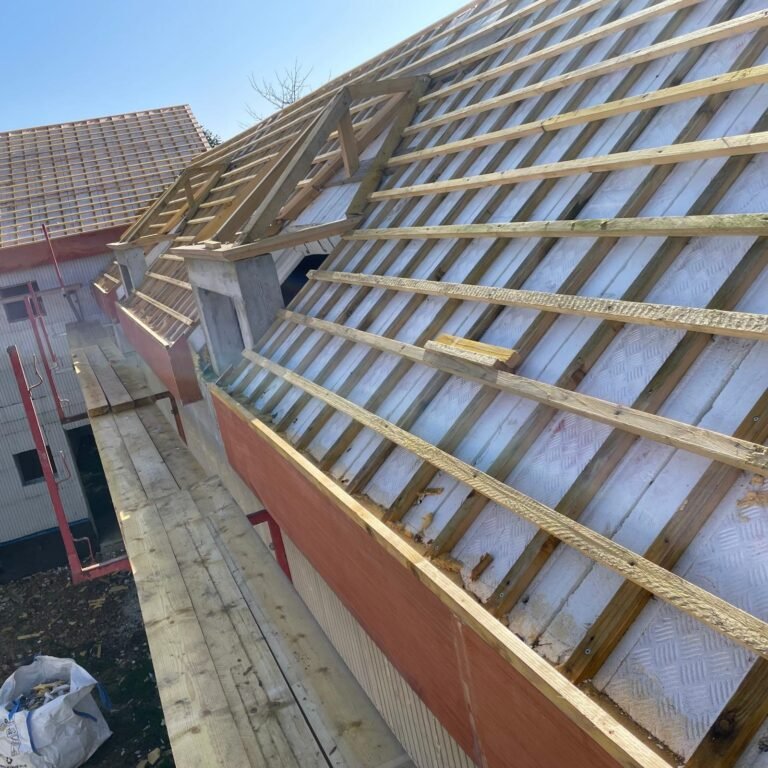 Charpente bois et liteaux de couverture, chantier Toki France